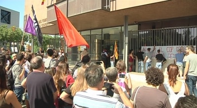 Protestes davant de la Subdelegació per les actuacions policials contra l&#039;1-o