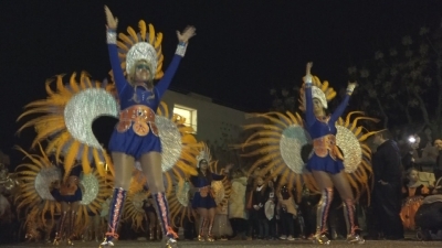 Una vintena de carrosses donen color al carnaval de Torredembarra