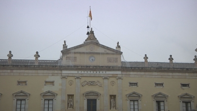 Retiren la pancarta dels presos de la façana de l&#039;Ajuntament de Tarragona