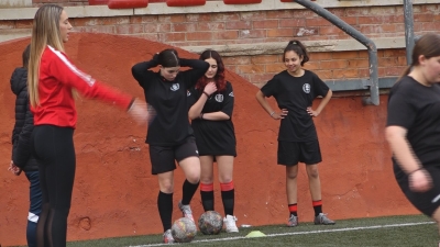 L&#039;Escola Valls Futbol vol créixer apostant pel futbol femení