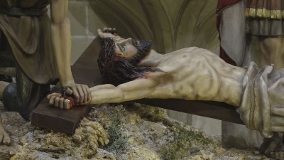 El misteri de la Crucifixió estrena goig i pas restaurat