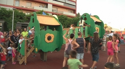 Valls inaugura la remodelació del parc infantil del Vilar
