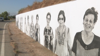 Les dones jubilades de Solivella protagonitzen una exposició en un mur del poble