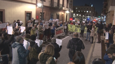 Prop d&#039;un centenar de persones protesten a Tarragona en contra de Hard Rock