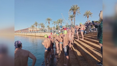 Una quarantena de nedadors i nedadores participen en la Copa Nadal del CN Tàrraco