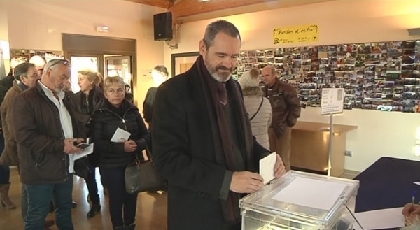 Campdepadrós (JxCAT) diu que avui es pot votar amb normalitat sense cops de porra