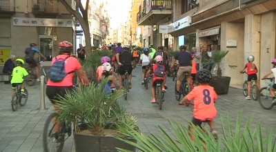Valls surt al carrer per celebrar la Festa de la Bicicleta
