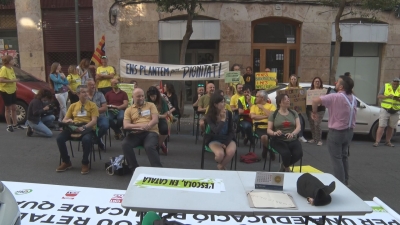 Penúltima jornada de vaga dels professors contra la gestió de Gonzàlez-Cambray
