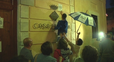 Un centenar de persones es concentren i pengen cartells de l&#039;1-O a Constantí