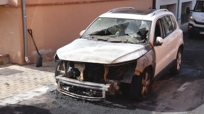Cremen tres cotxes a Altafulla