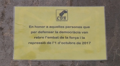 Els CDR&#039;s de Tarragona recorden els col·legis de l&#039;1-O amb plaques commemoratives