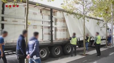 Presó pel conductor que portava 2 tones de droga al seu camió ple de mobles