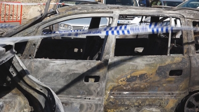 Cremen quatre cotxes de matinada a Valls