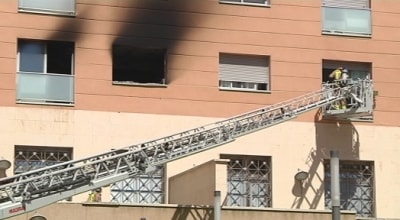 Incendi en un pis al carrer Doctor Mallafré de Tarragona